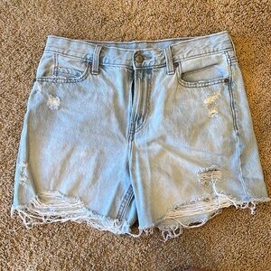 Old Navy‘s slouchy straight high-rise, jean shorts